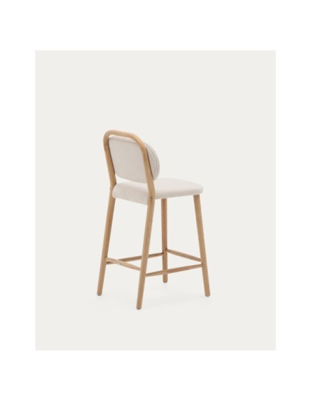 Taburete Helda de chenilla beige y madera maciza de roble FSC Mix Credit 65 cm - Kave Home