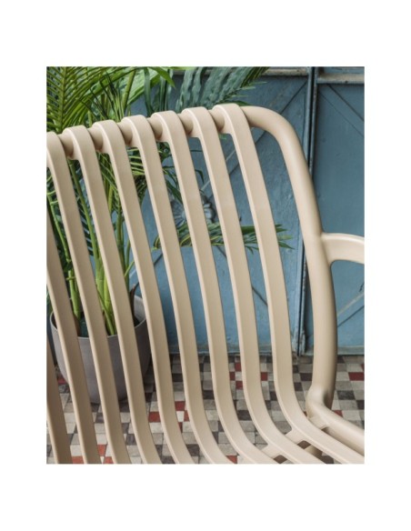 Silla apilable de exterior Isabellini beige - Kave Home