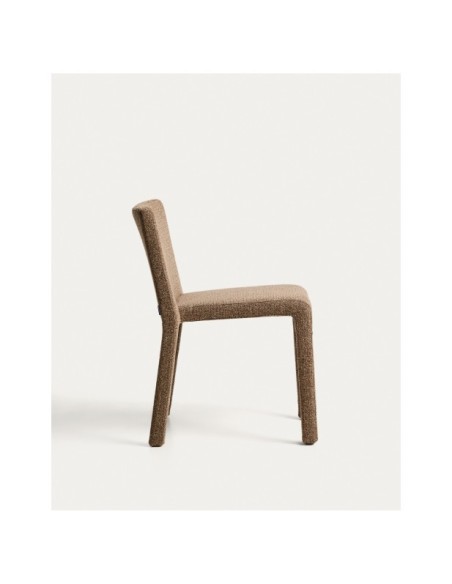 Silla apilable Loria de chenilla marrón chocolate FSC 100% - Kave Home