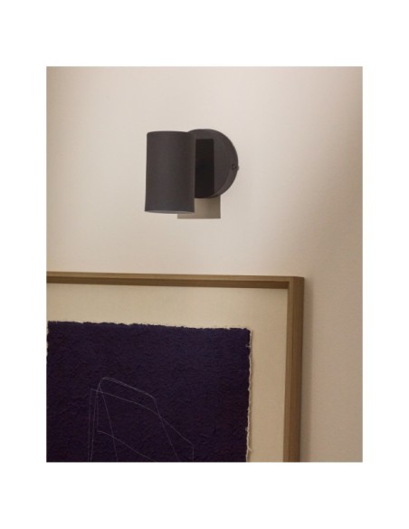 Aplique de pared Manie de metal con acabado efecto hierro fundido negro - Kave Home