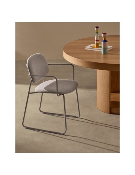Silla Meli de chenilla beige y estructura de metal beige FSC Mix Credit - Kave Home