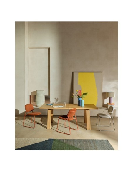 Silla Meli de chenilla beige y estructura de metal beige FSC Mix Credit - Kave Home