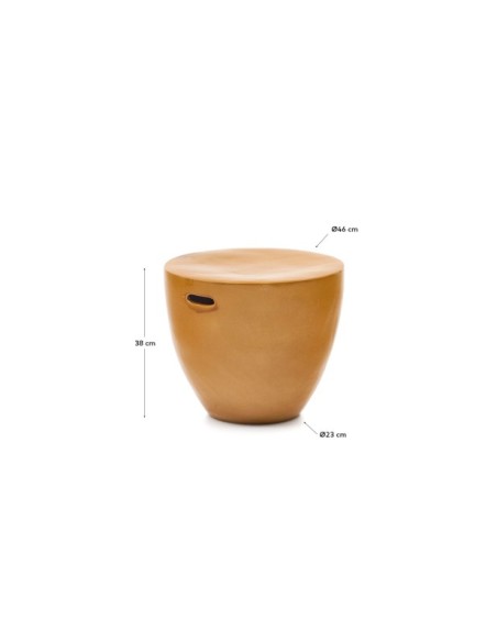 Mesa auxiliar exterior Mesquida de cerámica con acabado mostaza glaseado Ø 45 cm - Kave Home