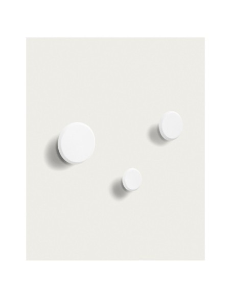 Set Nadua de 3 colgadores de madera maciza de haya con acabado blanco - Kave Home