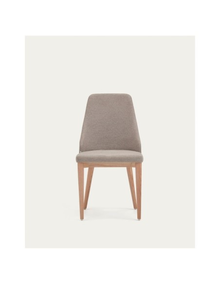 Silla Rosie de chenilla marrón y patas de madera maciza de fresno con acabado natural - Kave Home