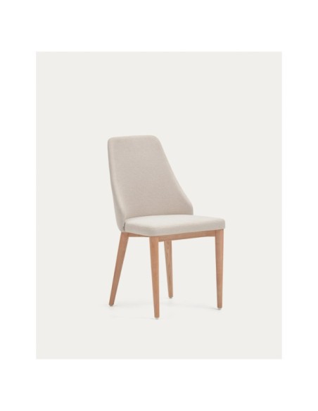 Silla Rosie de chenilla beige y patas de madera maciza de fresno con acabado natural - Kave Home