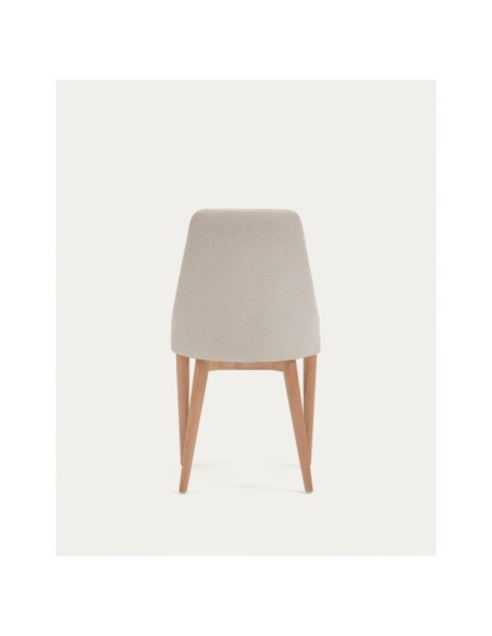 Silla Rosie de chenilla beige y patas de madera maciza de fresno con acabado natural - Kave Home