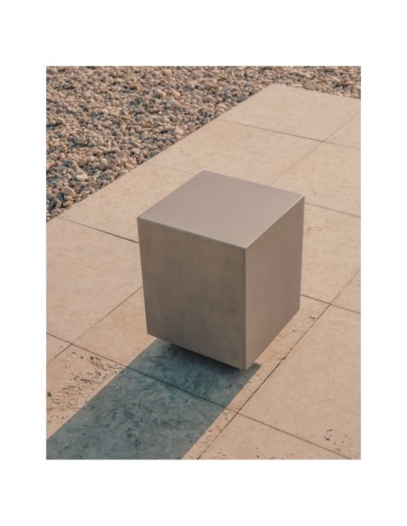 Mesa auxiliar Rustella de cemento 35 x 35 cm - Kave Home