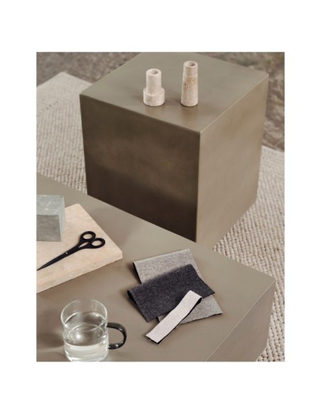 Mesa auxiliar Rustella de cemento 35 x 35 cm - Kave Home