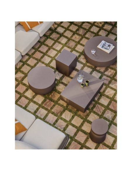 Mesa auxiliar Rustella de cemento marrón 35 x 35 cm - Kave Home