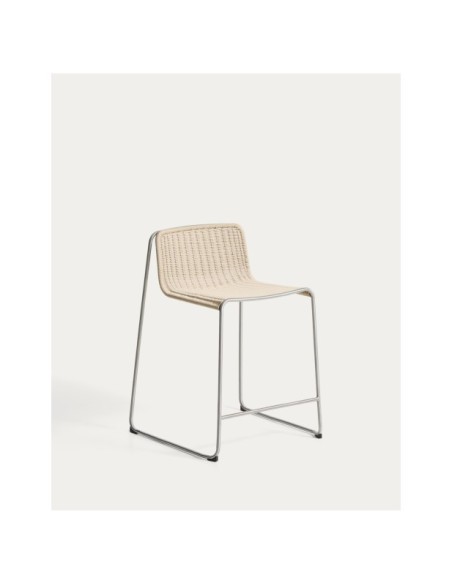 Taburete apilable Tavari de cuerda sintética beige y acero inoxidable AISI 304 efecto cepillado 65 cm - Kave Home