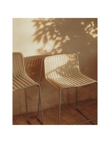 Taburete apilable Tavari de cuerda sintética beige y acero inoxidable AISI 304 efecto cepillado 65 cm - Kave Home