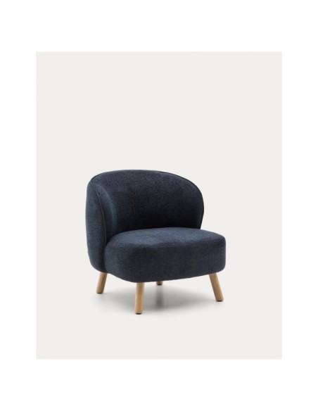 Butaca Ulit de chenilla gris azulado y patas de madera maciza de haya acabado natural - Kave Home