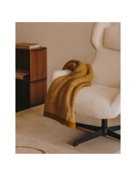 Butaca giratoria con brazos Zalina de borreguito blanco y acero con acabado negro FSC 100% - Kave Home