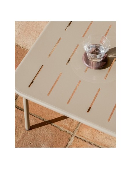 Mesa de exterior Zivia de acero galvanizado topo 90 x 50 cm - Kave Home