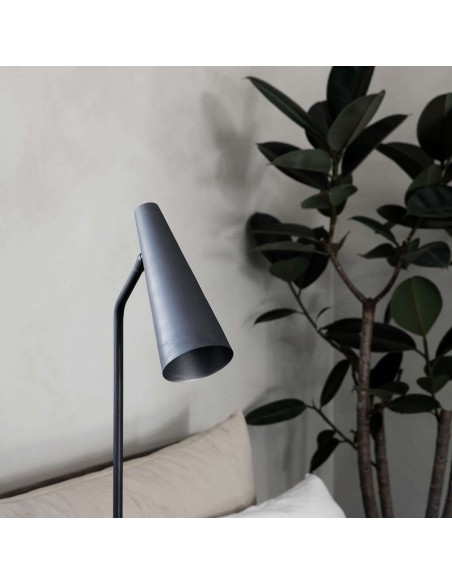 Lámpara de Pie PRECISE, Negro Mate - House Doctor. Vackart
