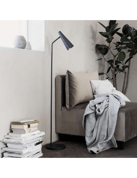 Lámpara de Pie PRECISE, Negro Mate - House Doctor. Vackart