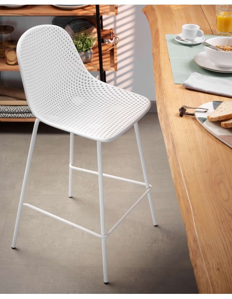 Taburete Alto QUINBY, Plástico Blanco - Kave Home. Vackart