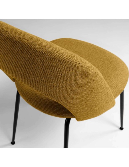 Silla MAHALIA, Textil Mostaza / Metal Negro - Kave Home. Vackart