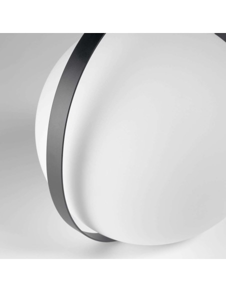 Lámpara de sobremesa Dinesh con asa acero negro - Kave Home