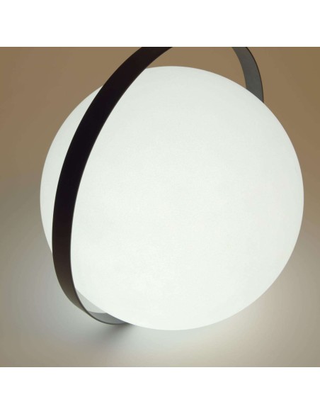 Lámpara de sobremesa Dinesh con asa acero negro - Kave Home