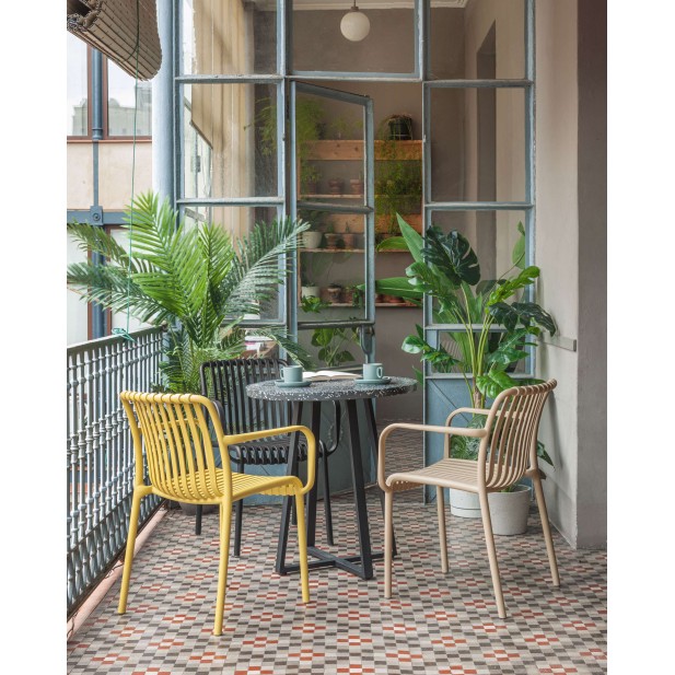 Silla con Brazos ISABELLINI, Plástico Negro - Kave Home. Vackart