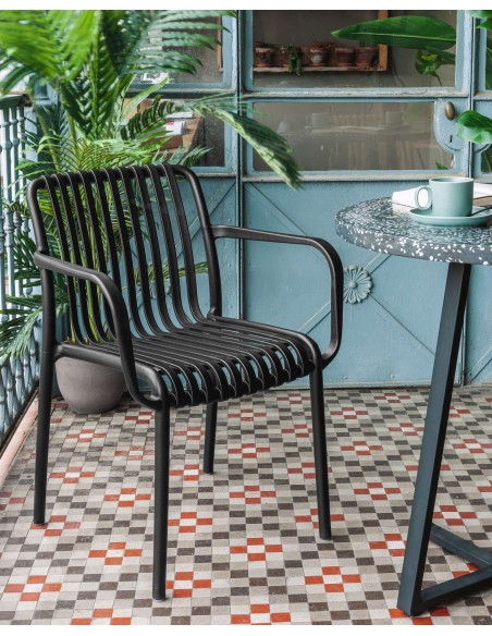 Silla con Brazos ISABELLINI, Plástico Negro - Kave Home. Vackart