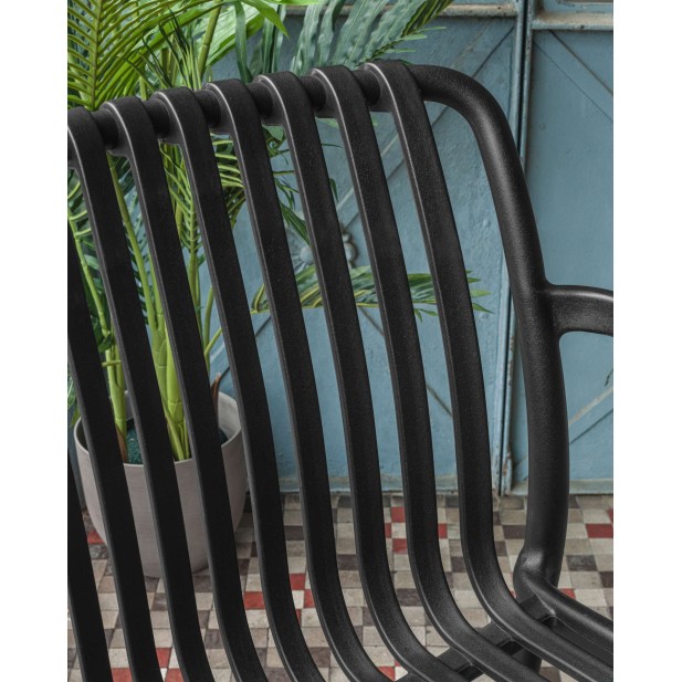 Silla con Brazos ISABELLINI, Plástico Negro - Kave Home. Vackart