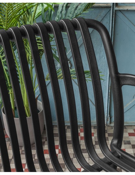 Silla con Brazos ISABELLINI, Plástico Negro - Kave Home. Vackart