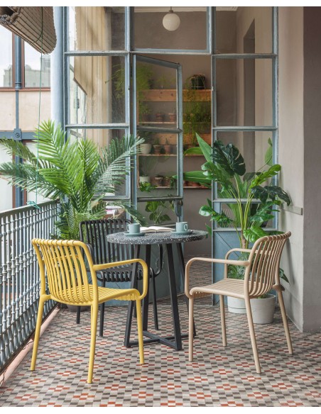 Silla con Brazos ISABELLINI, Plástico Beige - Kave Home. Vackart