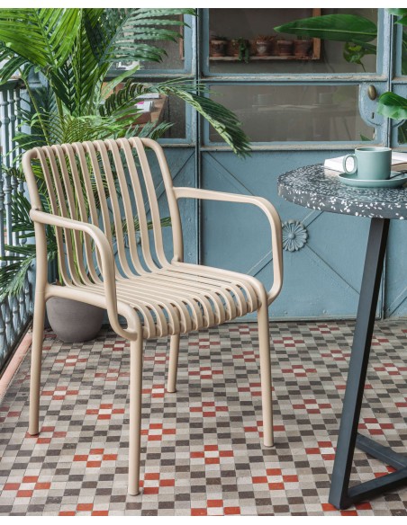 Silla con Brazos ISABELLINI, Plástico Beige - Kave Home. Vackart