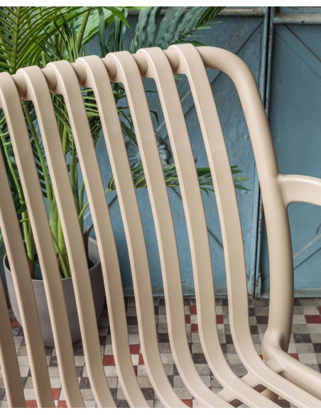 Silla con Brazos ISABELLINI, Plástico Beige - Kave Home. Vackart