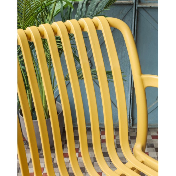 Silla con Brazos ISABELLINI, Plástico Amarillo - Kave Home. Vackart Silla con Brazos ISABELLINI, Plástico Amarillo - Kave Home. Vackart