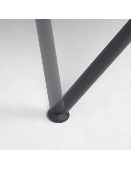 Silla con Brazos SURPIKA, Plástico Negro - Kave Home. Vackart