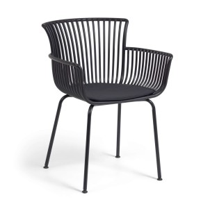 Silla con Brazos SURPIKA, Plástico Negro - Vackart. Las modernas y exclusivas sillas de diseño de Kave Home, en Vackart tu tienda de diseño online.