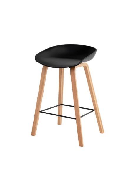 Taburete Alto MÅNEFRI 66 cm, Plástico Negro / Madera Natural. Vackart