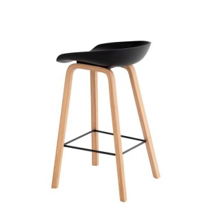 Taburete Alto MÅNEFRI 66 cm, Plástico Negro / Madera Natural. Vackart 2