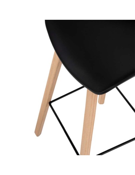 Taburete Alto MÅNEFRI 66 cm, Plástico Negro / Madera Natural. Vackart