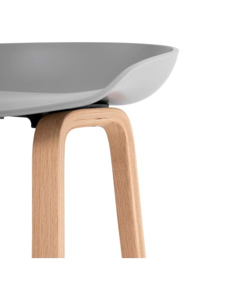 Taburete Alto MÅNEFRI 66 cm, Plástico Gris / Madera Natural. Vackart
