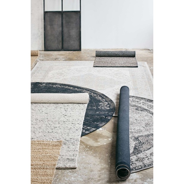 Alfombra VENUS Ø240 cm, Gris Antiguo - Nordal. Vackart Alfombra VENUS Ø240 cm, Gris Antiguo - Nordal. Vackart