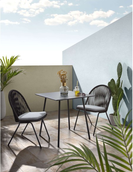 Mesa MATHIS 75 x 75 cm cemento/patas acero negro - Kave Home