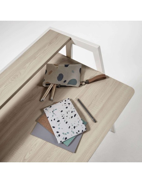 Escritorio AARHUS melamina natural/patas acero blanco 115 x 60 cm - Kave Home