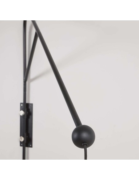 Aplique de pared Eleazar de metal con acabado pintado negro - Kave Home