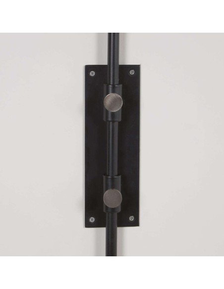 Aplique de pared Eleazar de metal con acabado pintado negro - Kave Home