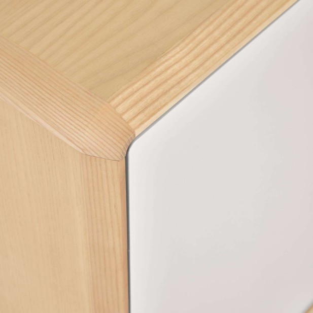 Mesita de noche Anielle de madera maciza y chapa de fresno 50 x 58,4 cm - Kave Home