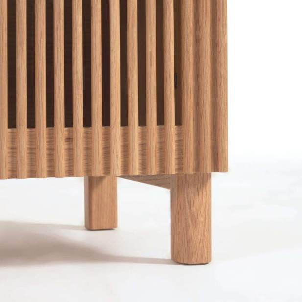 Banco Beyla con 2 puertas de madera maciza y chapa de roble 98,5 cm FSC 100% - Kave Home