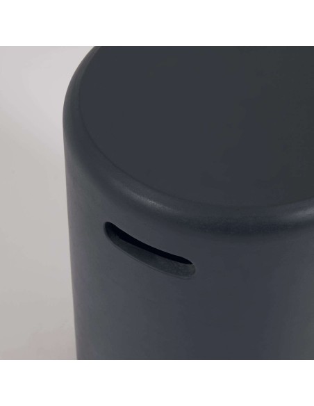 Reposapiés de exterior Taimi Ø 35 cm cemento acabado negro - Kave Home