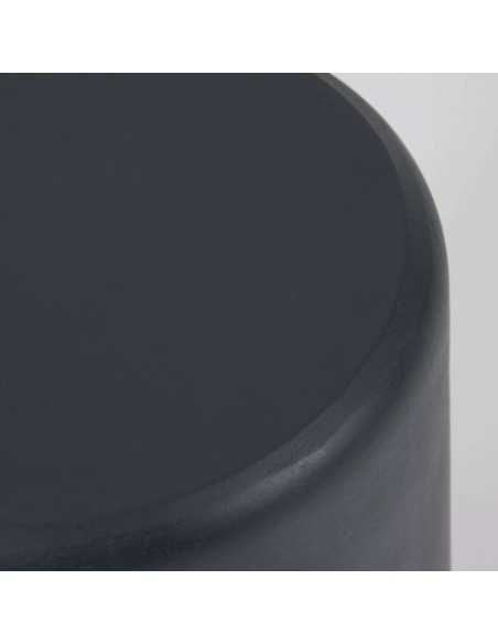 Reposapiés de exterior Taimi Ø 35 cm cemento acabado negro - Kave Home