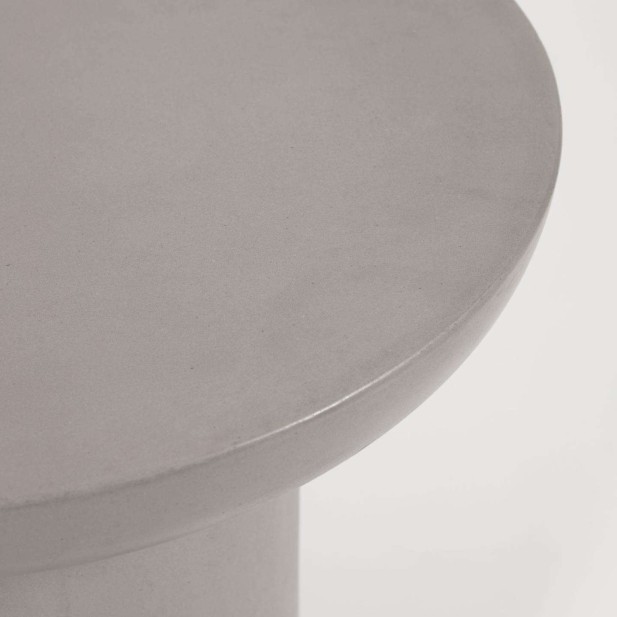 Mesa auxiliar redonda exterior Taimi Ø 50 cm cemento  - Kave Home