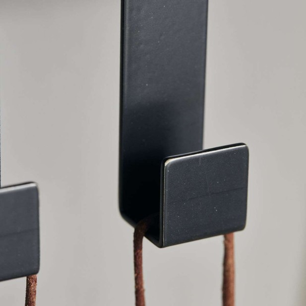 Estantería FARI 5 Ganchos, Metal Negro - House Doctor. Vackart